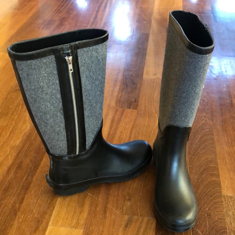 Black and Gray rain boots